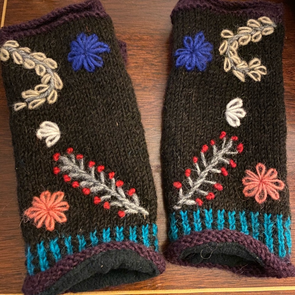 NWOT Whimsical Fingerless Mittens